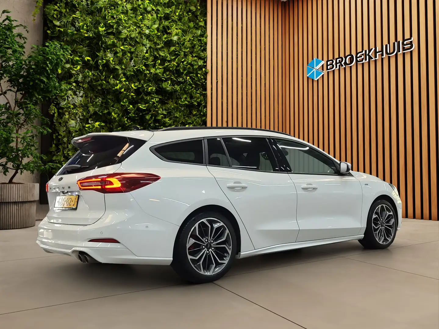 Ford Focus Wagon 1.0 EcoBoost Hybrid ST Line X | B&O audio | Wit - 2