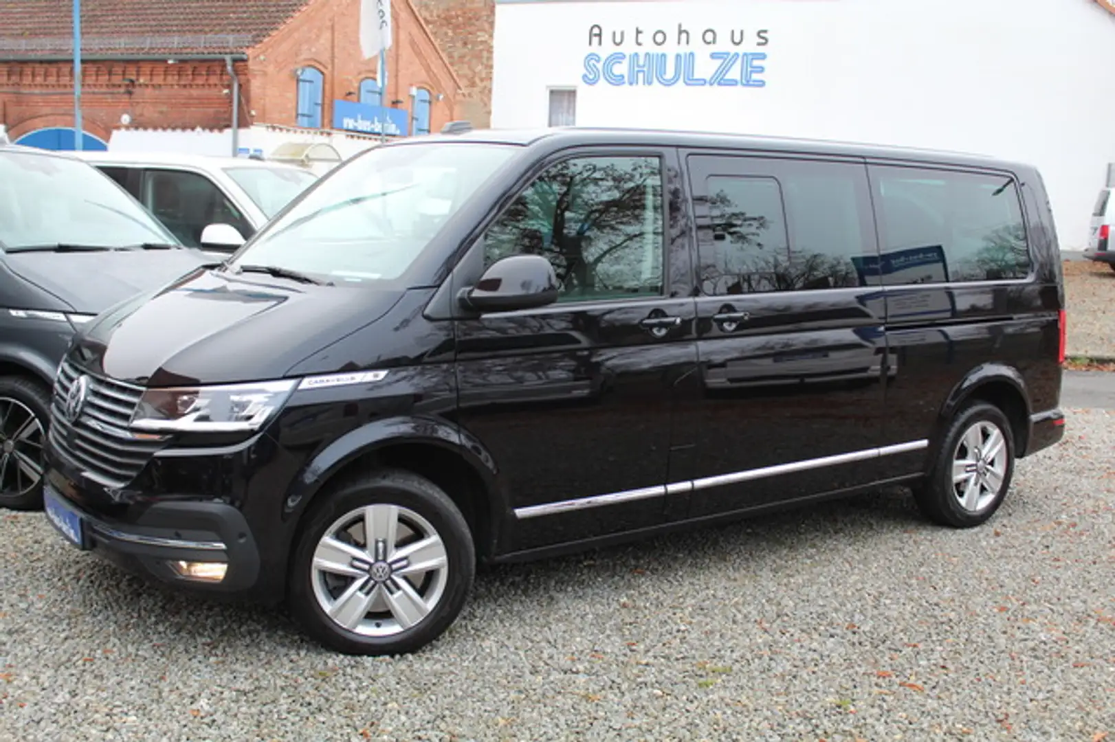 Volkswagen T6.1 Caravelle Highline LR Lang DSG 4Motion AHK Schwarz - 1