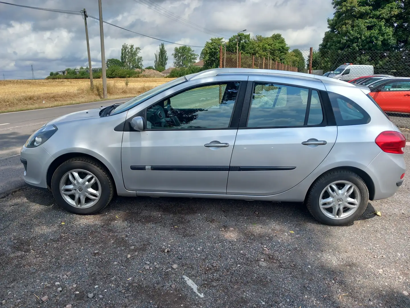 Renault Clio 1.2 16V TCE Grandtour Dynamique Klima Plateado - 2