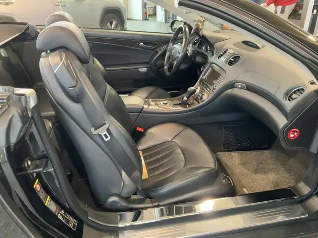 Mercedes-Benz SL view 3
