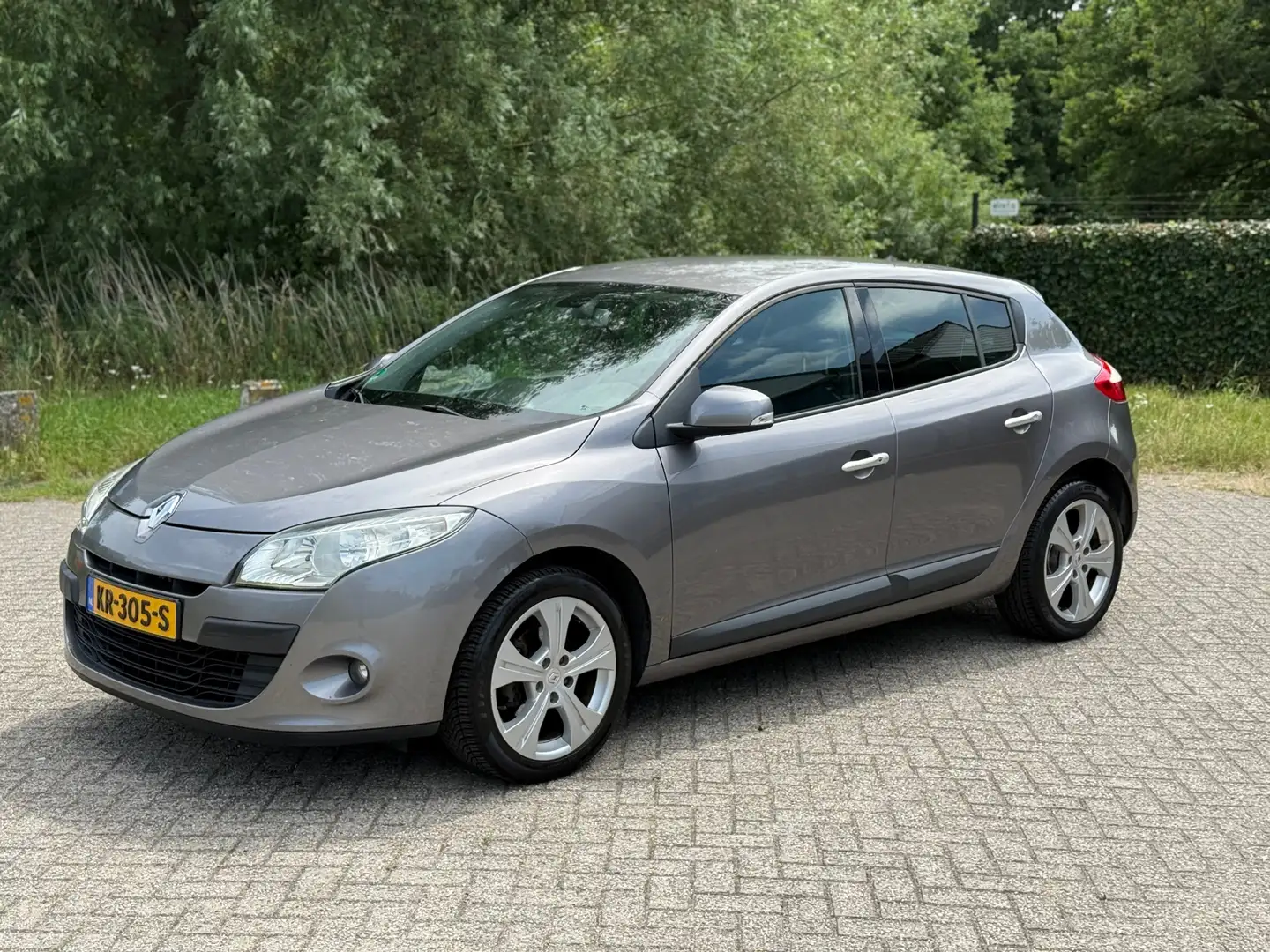 Renault Megane 1.6 Expression AIRCO I 5DRS I CARPLAY I CRUISE I S Grijs - 1