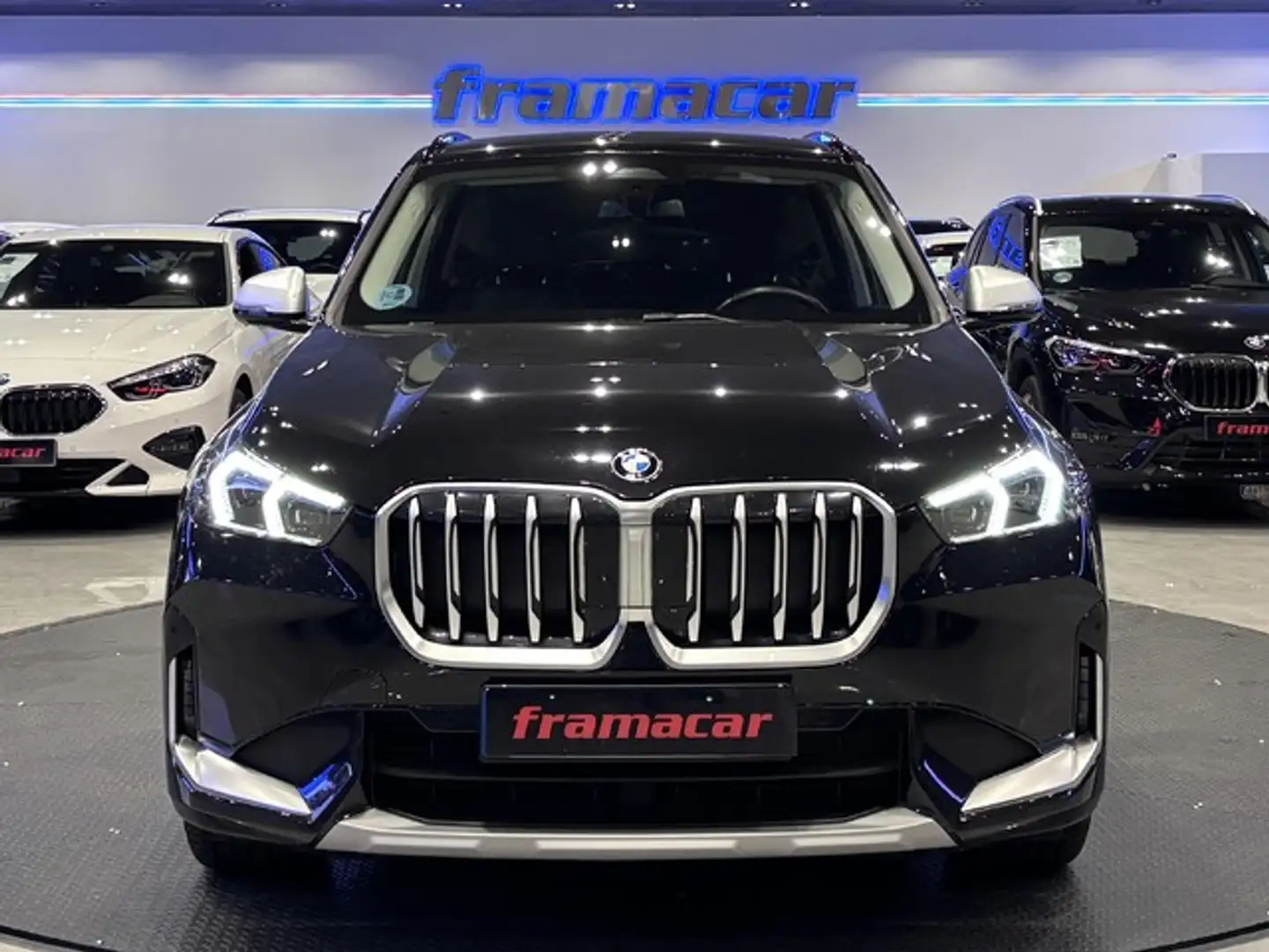 BMW X1 sDrive 18dA Schwarz - 2