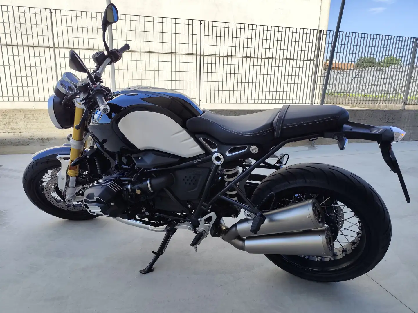 BMW R nineT Racer 719 option Czarny - 1