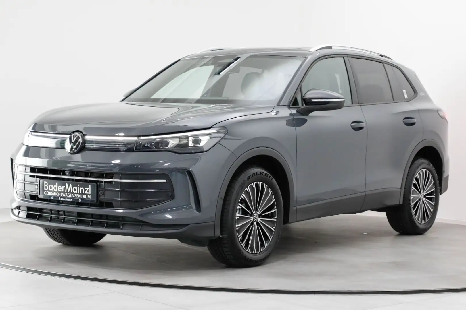 Volkswagen Tiguan 2.0 TDI 4M DSG Goal AHK 360° Matrix Pano Grau - 2