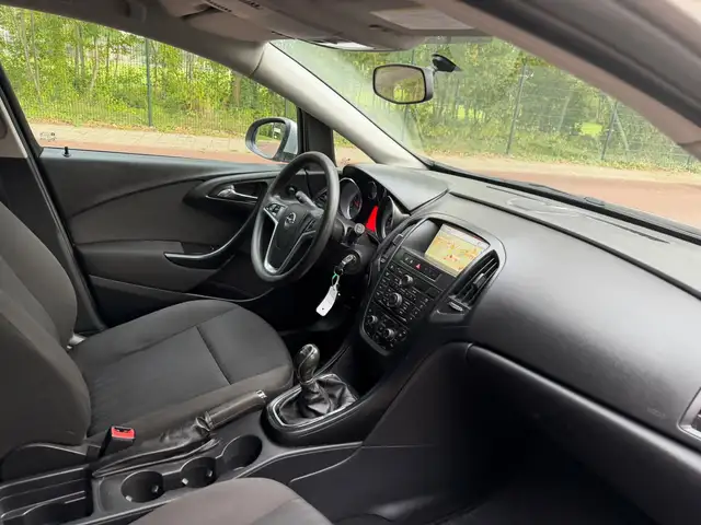 Opel Astra view 13