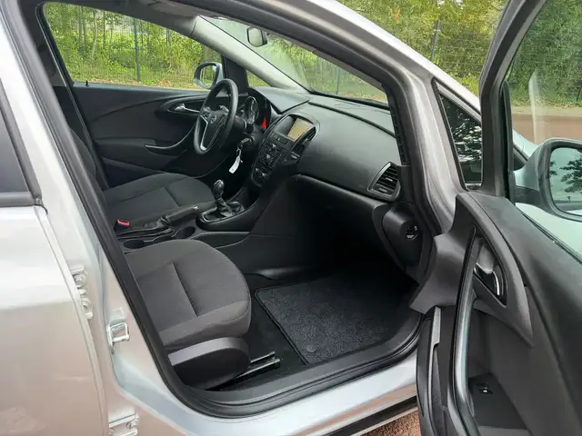 Opel Astra view 11