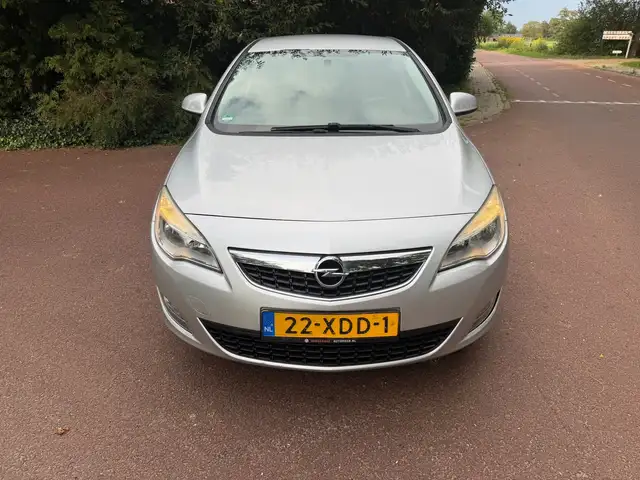 Opel Astra view 2