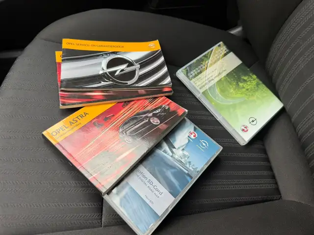 Opel Astra view 16