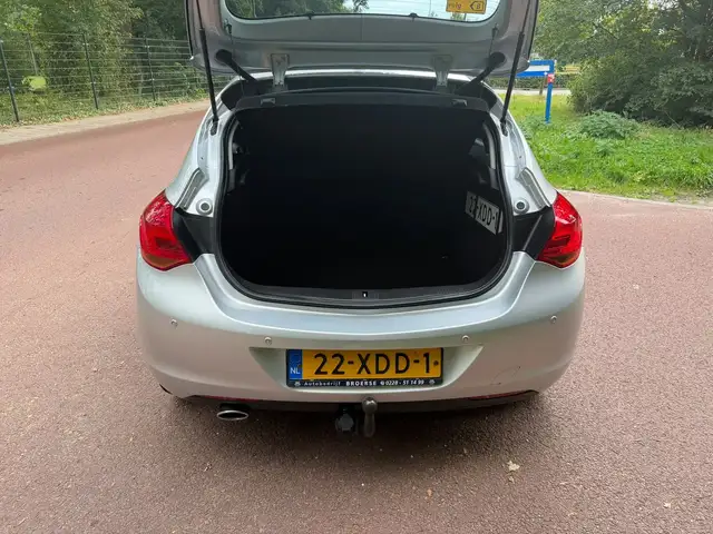 Opel Astra view 9