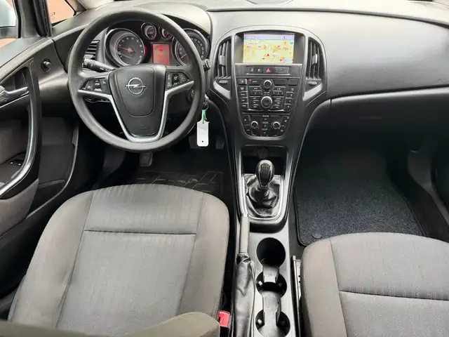 Opel Astra view 12