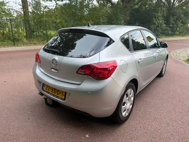 Opel Astra view 7