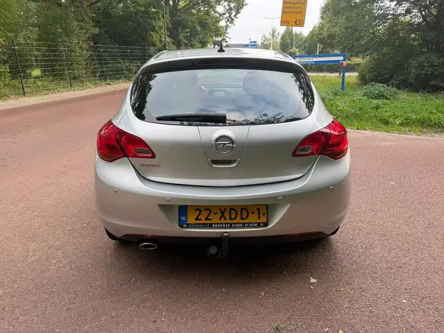 Opel Astra view 8