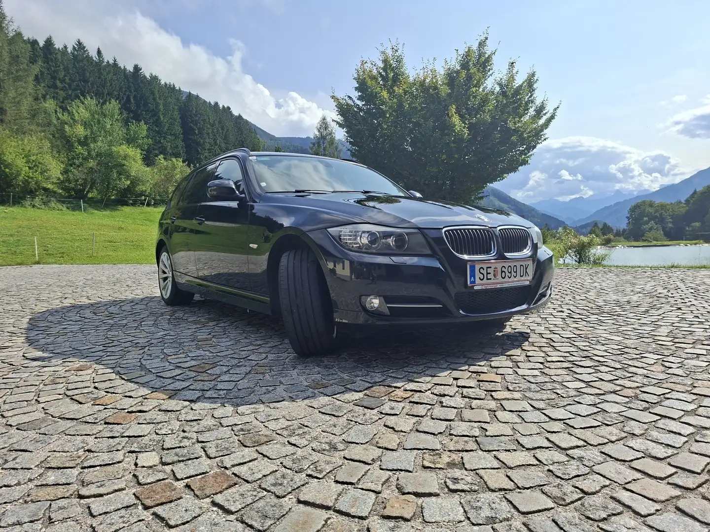 BMW 320 320d xDrive Touring Schwarz - 1