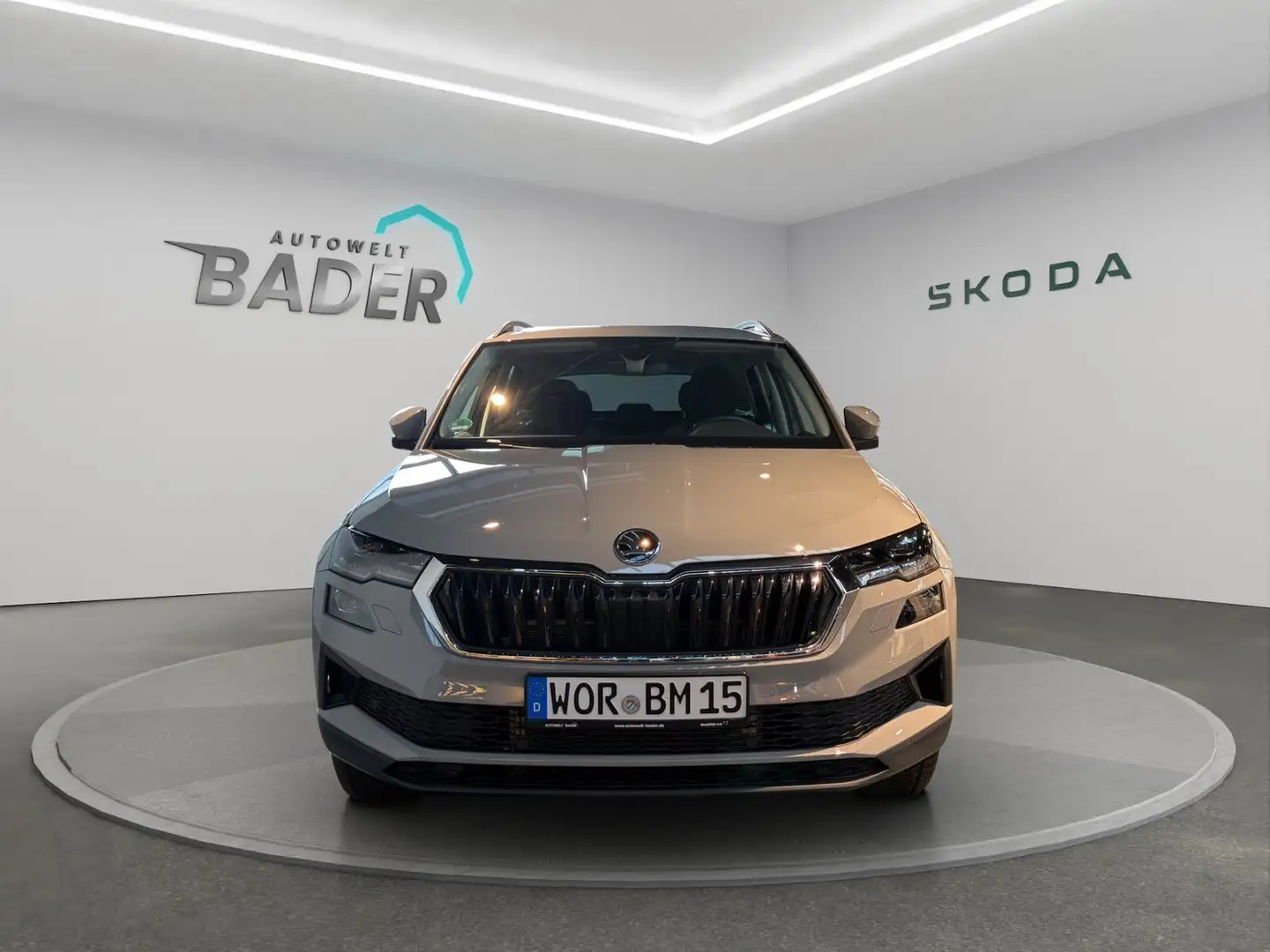 Skoda Karoq 1.5 TSI Matrix Navi Pano SHZ AHK RFK Grau - 2