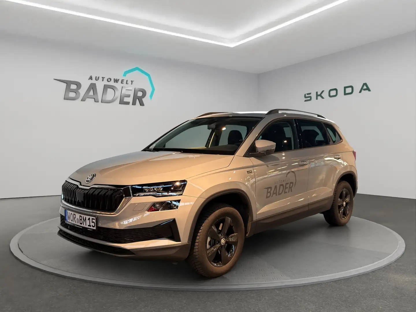 Skoda Karoq 1.5 TSI Matrix Navi Pano SHZ AHK RFK Grau - 1