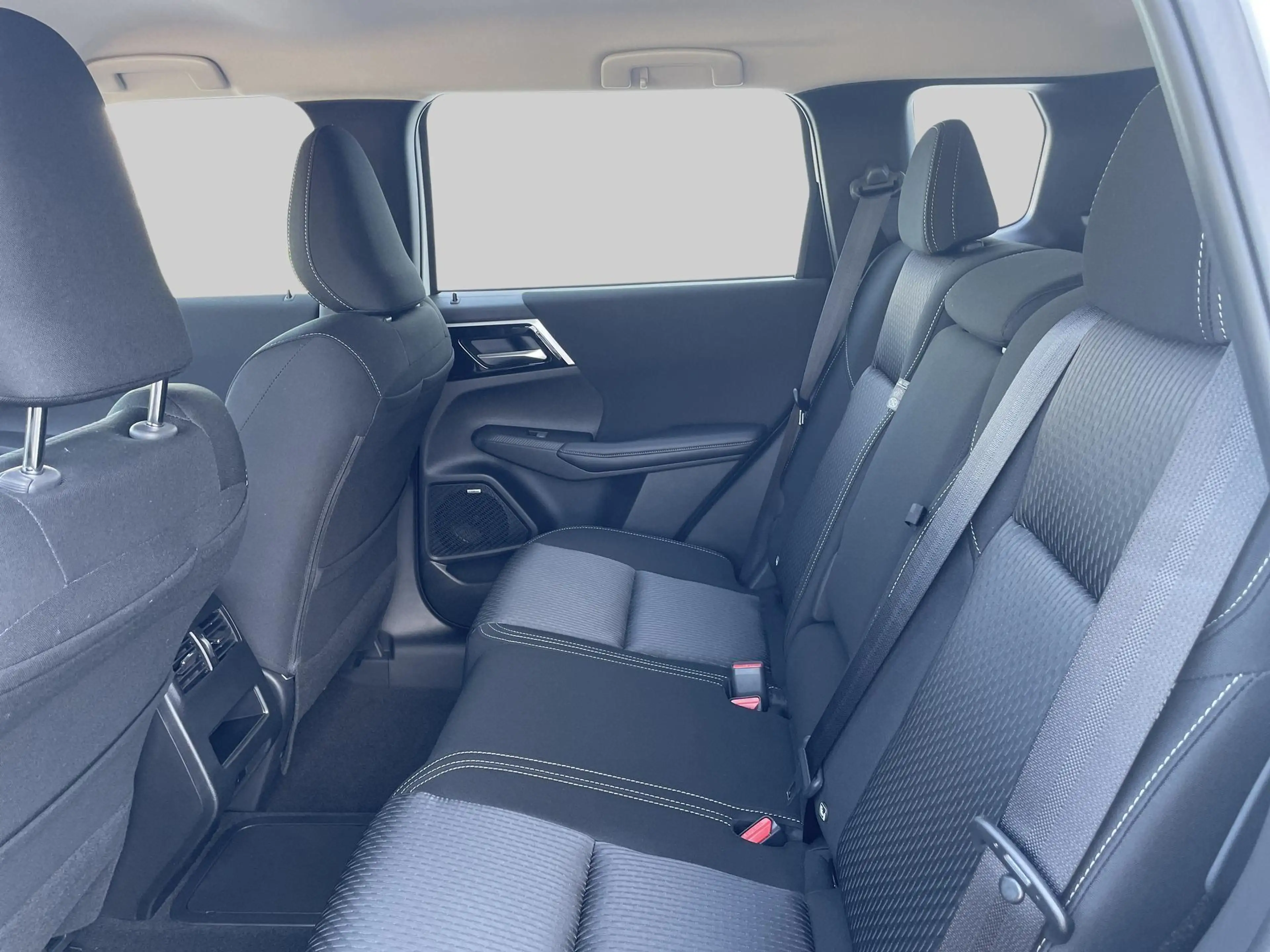 Mitsubishi Outlander 2.4 PHEV Pure AUTOMATIC — photo 6