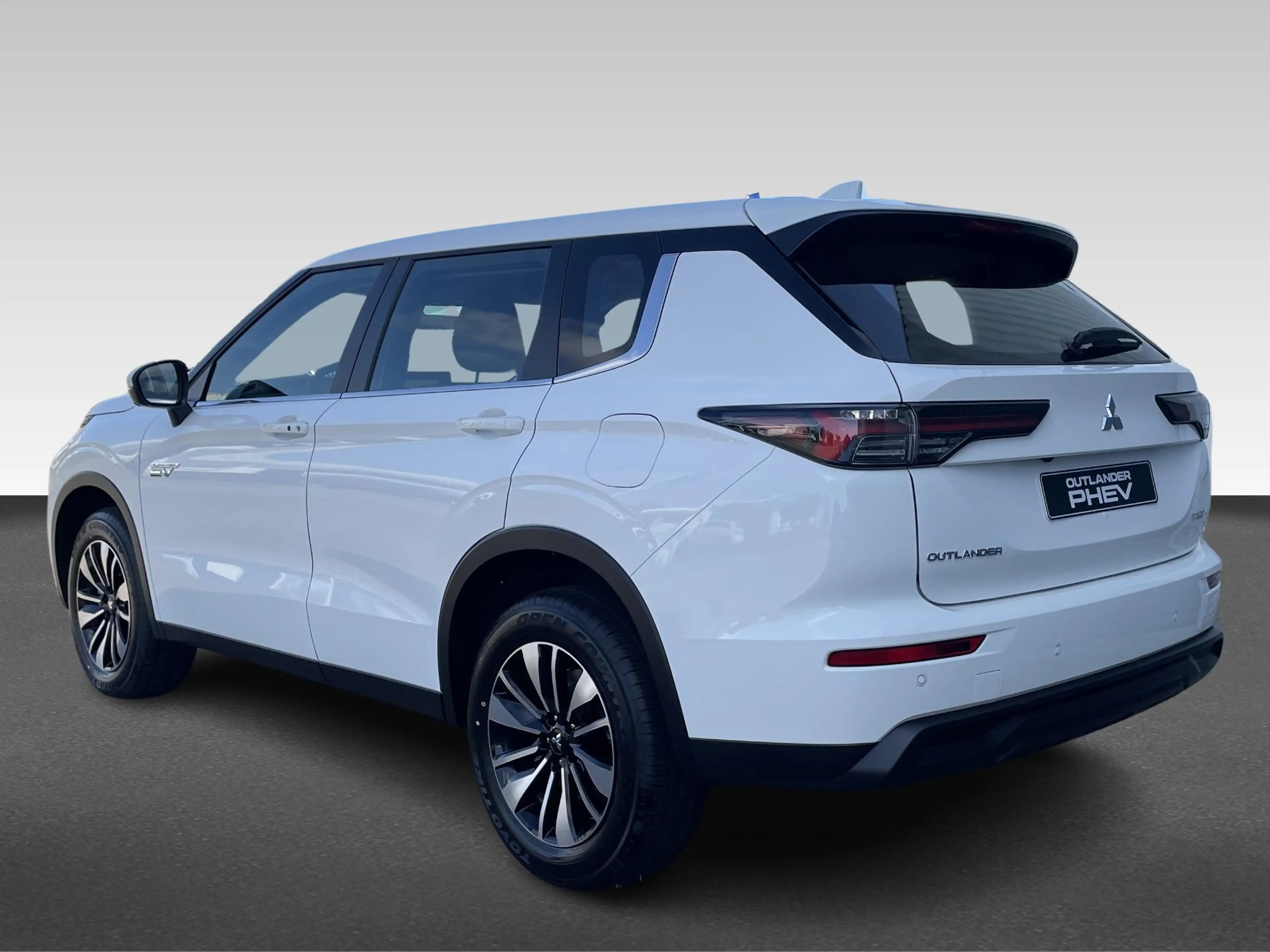 Mitsubishi Outlander 2.4 PHEV Pure AUTOMATIC — photo 3
