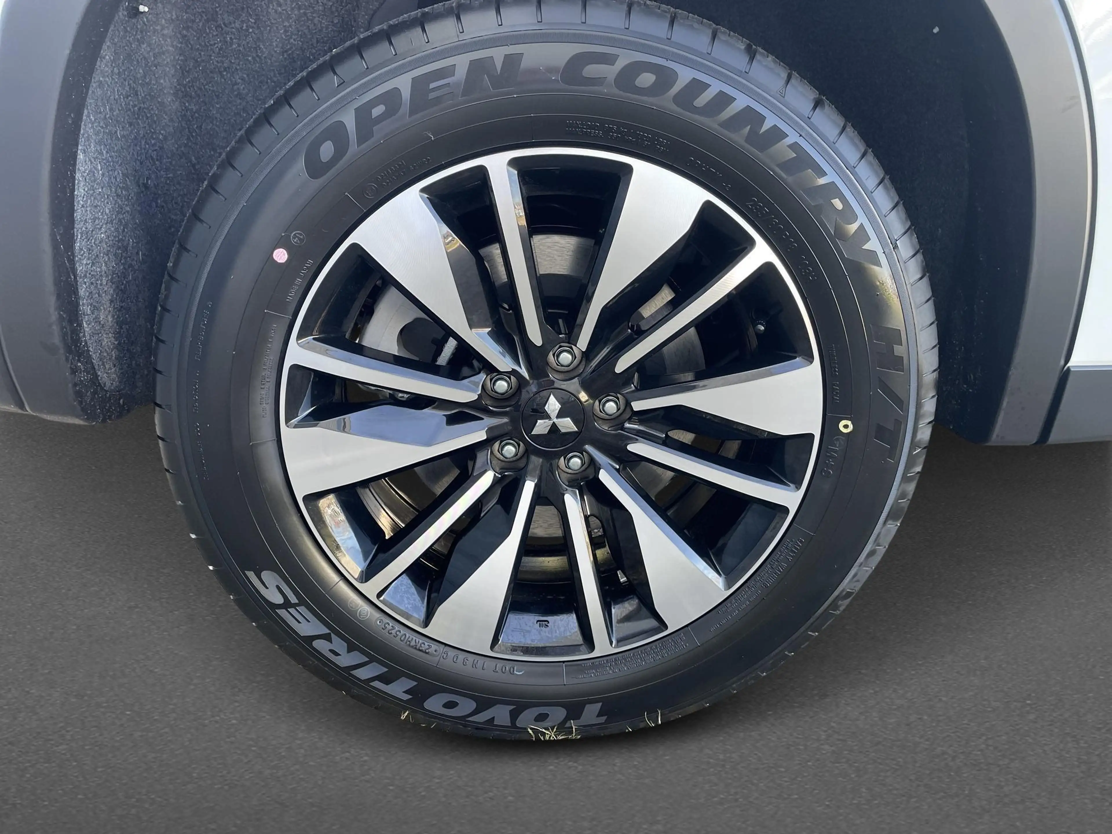 Mitsubishi Outlander 2.4 PHEV Pure AUTOMATIC — photo 11