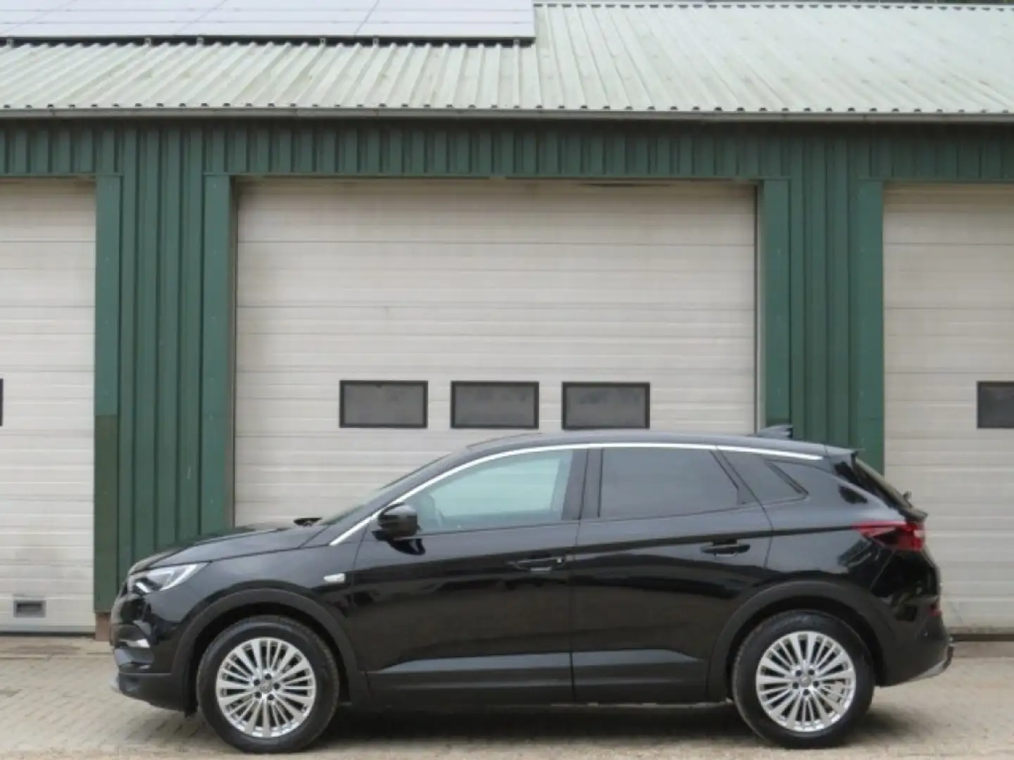 Opel Grandland X 1.2 TURBO BNS EXEC. Zwart - 1
