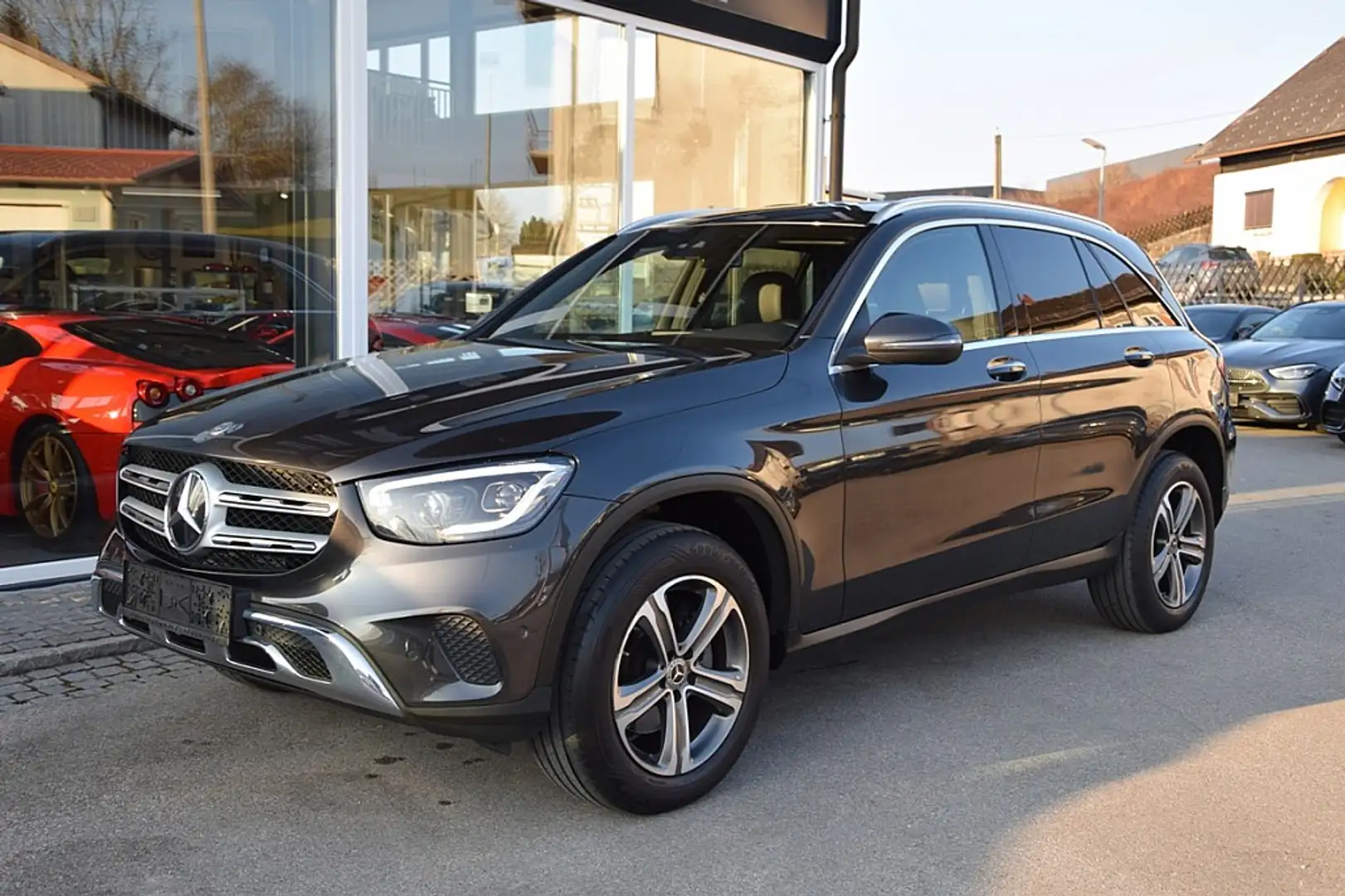 Mercedes-Benz GLC 220 d Aut. *OFF-ROAD Line*AHK*LED* Grau - 2