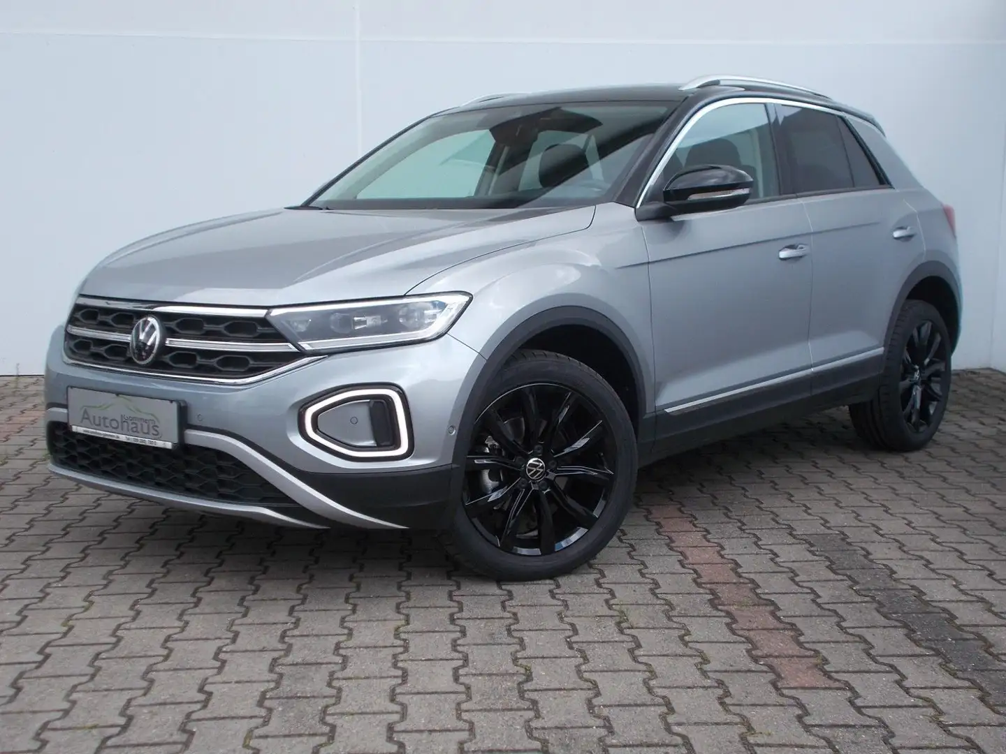 Volkswagen T-Roc 2,0 TDI Style * LED * Navi * AHK * uvm .. Silber - 2