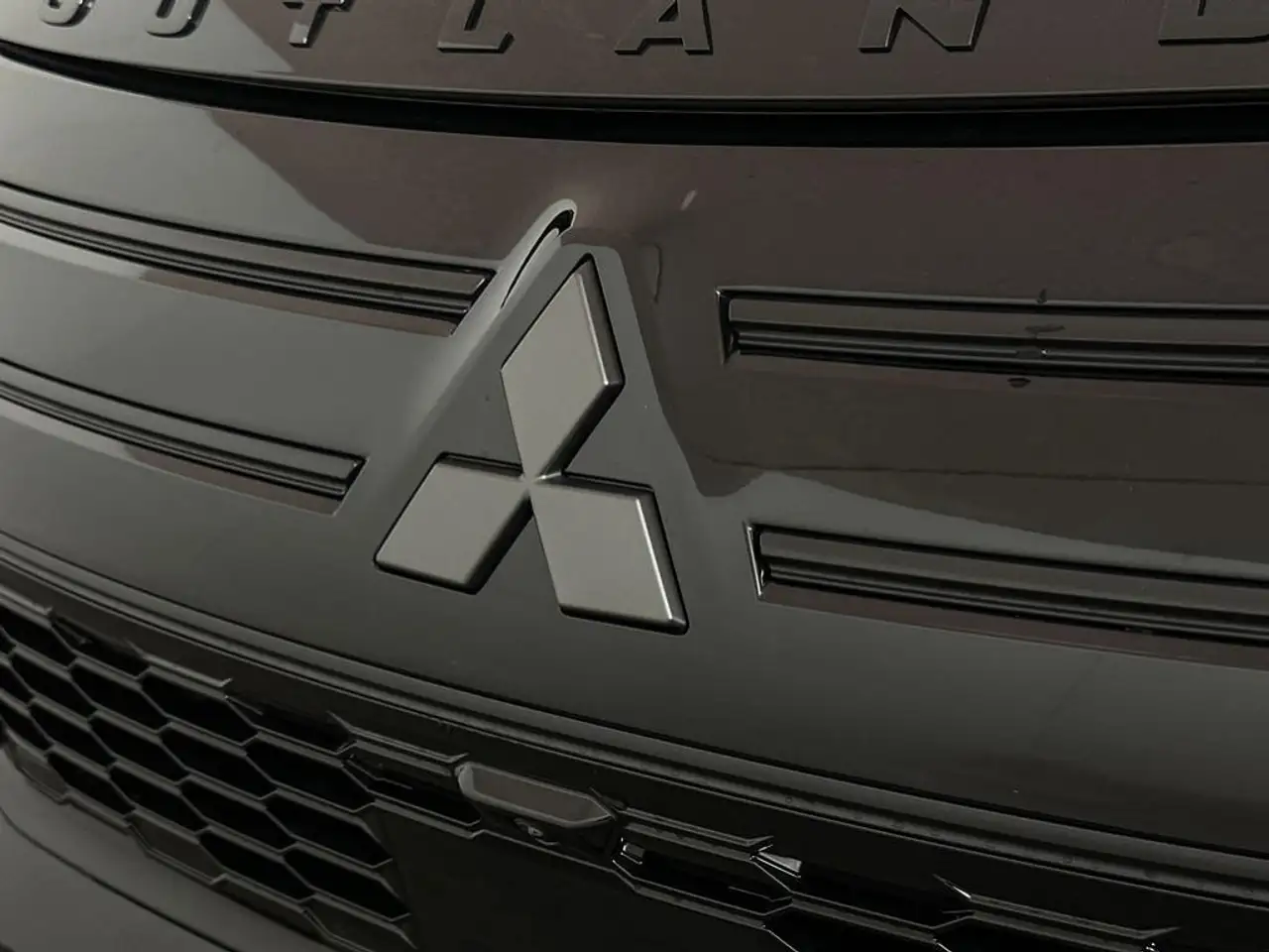 Mitsubishi Outlander photo Mitsubishi Outlander