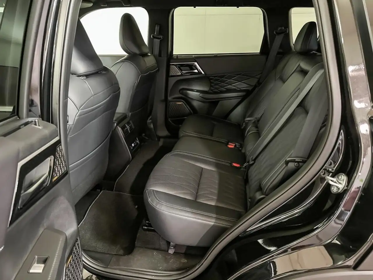 Mitsubishi Outlander photo Mitsubishi Outlander