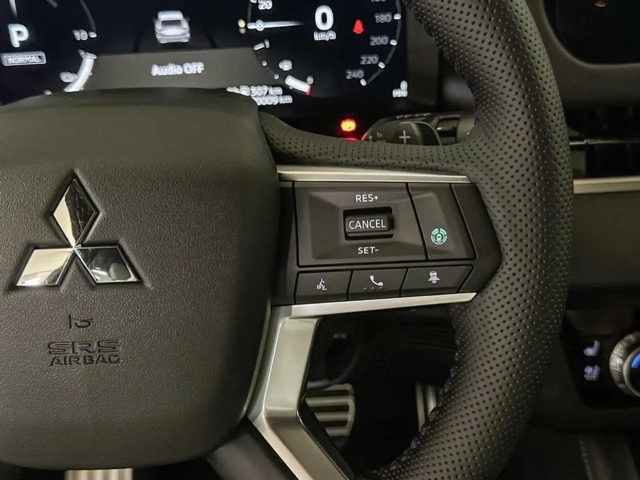 Mitsubishi Outlander photo Mitsubishi Outlander