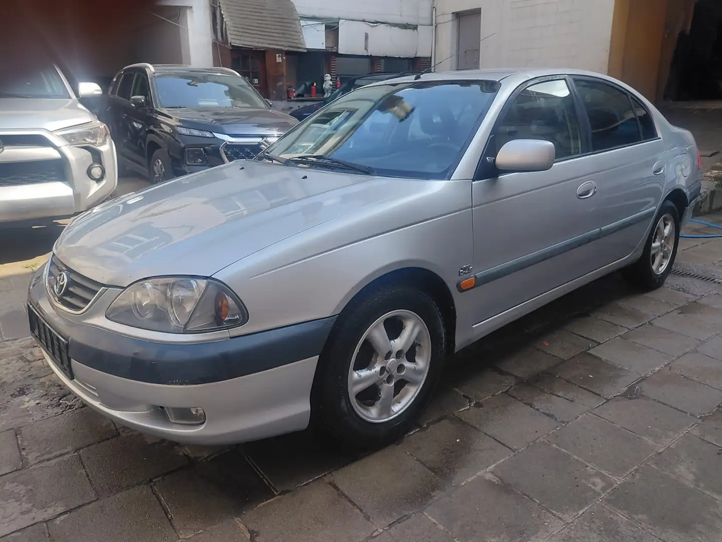 Toyota Avensis 2.0 D4D linea sol - 1