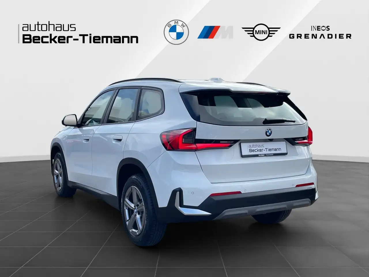 BMW X1 sDrive18d /AHK /Adap. LED /DA+ /PA + /HUD 4