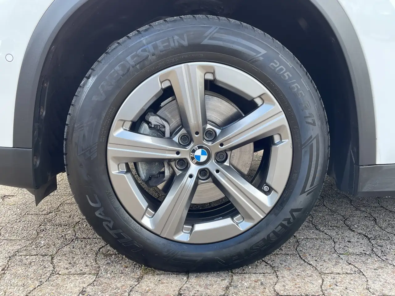 BMW X1 sDrive18d /AHK /Adap. LED /DA+ /PA + /HUD 14