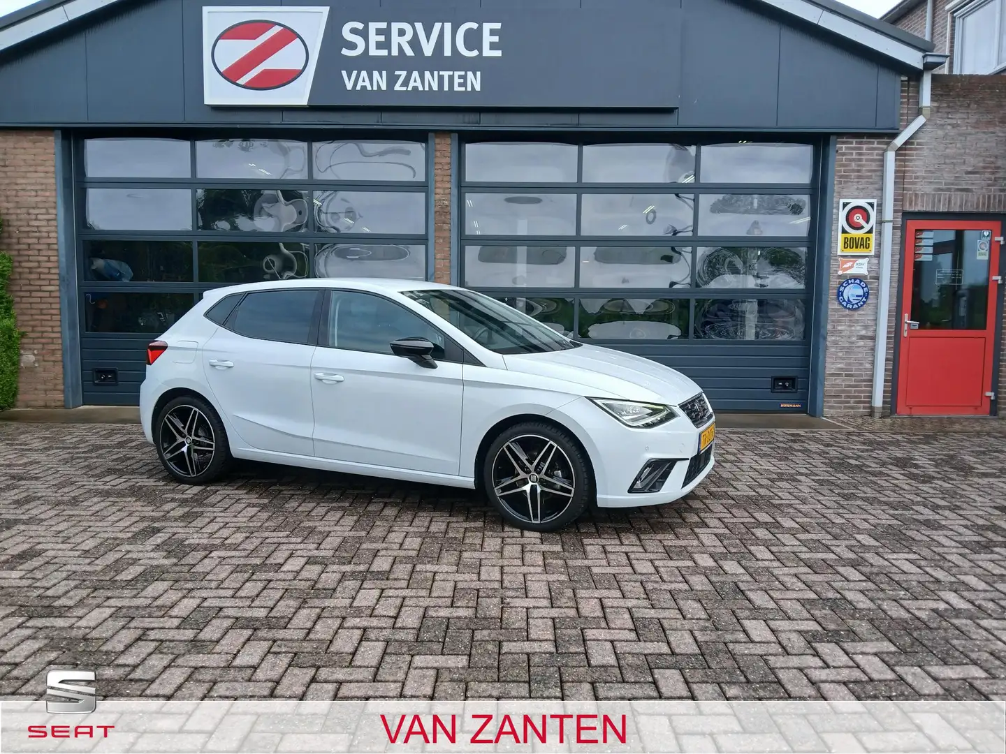 SEAT Ibiza 1.0 TSI FR Business Intense + Navigatie + LED + 18 Wit - 1