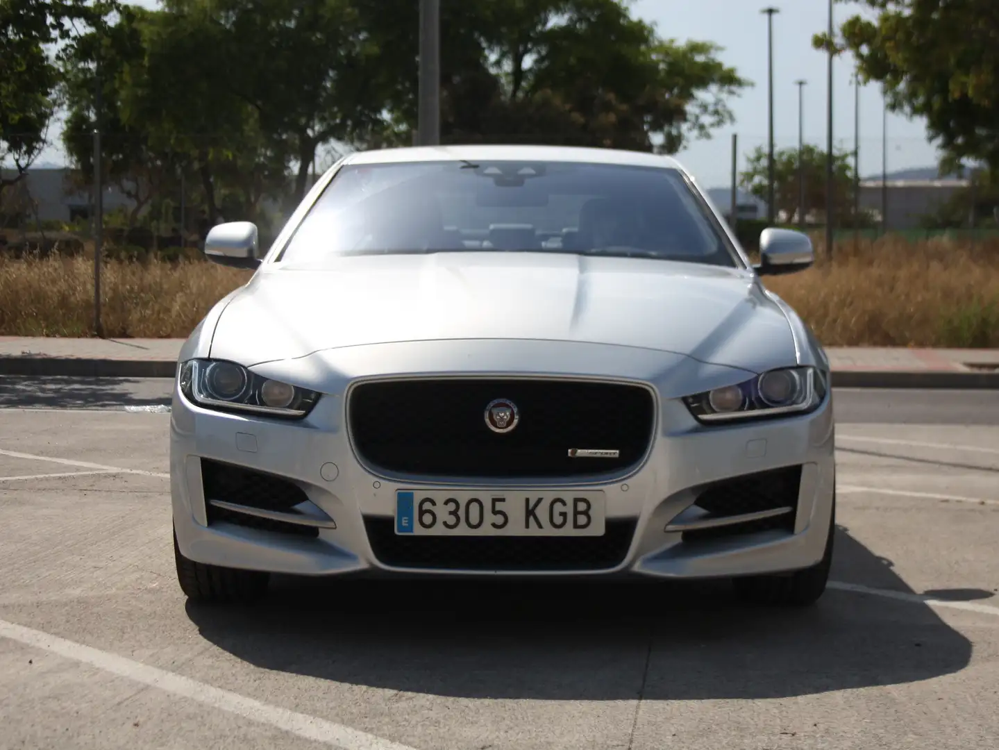 Jaguar XE XE 2.0 Diesel R-Sport Aut. 180 R-Sport Plateado - 1