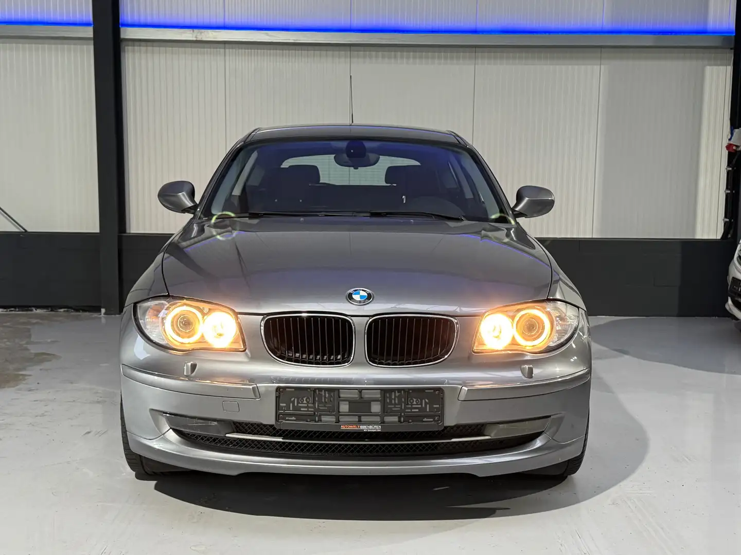 BMW 118 118d LCI XENON KLIMAAUT TEMP PDC EURO 5 LM 2.HAND Grau - 2