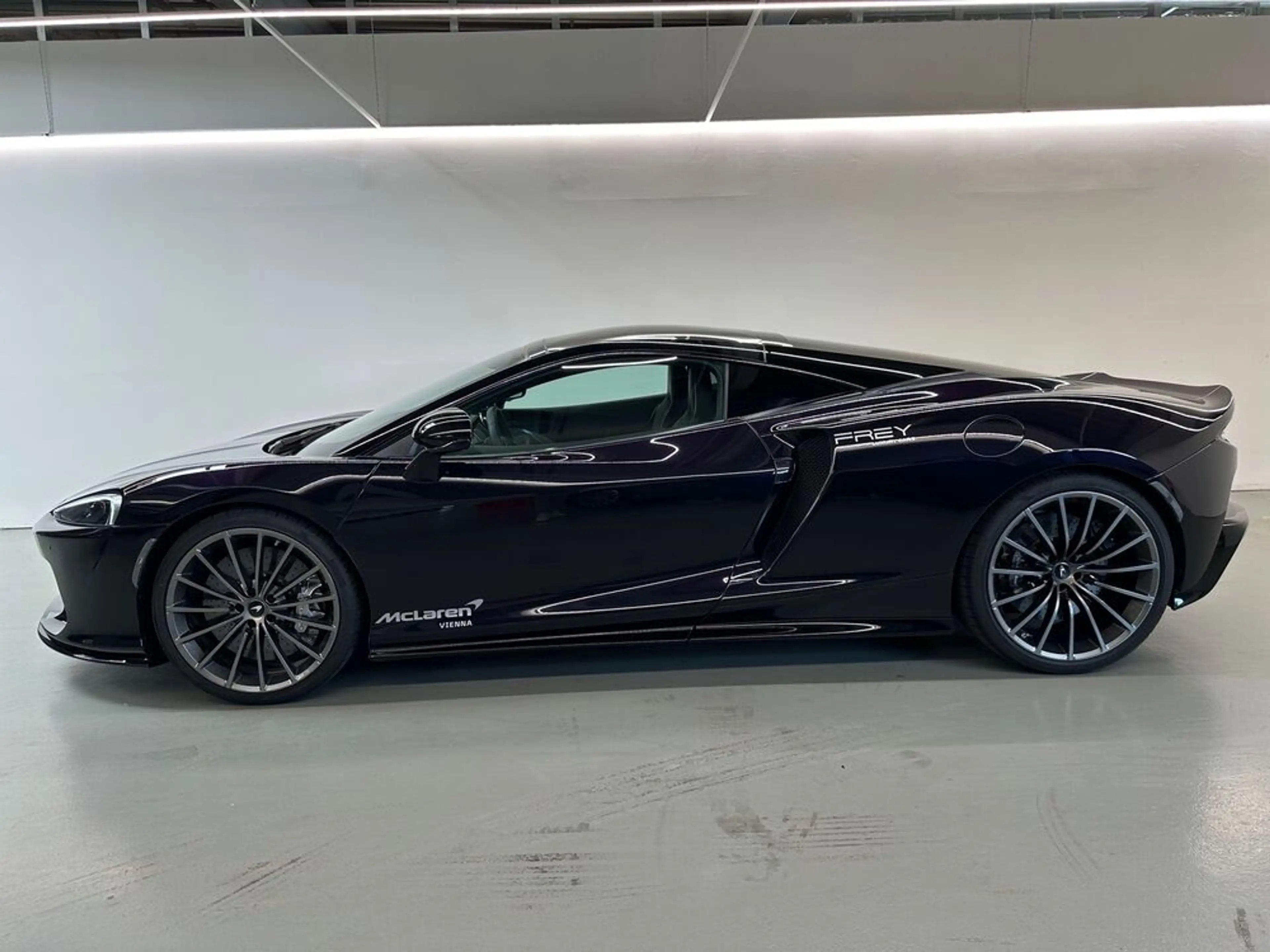 McLaren GT GT / MSO Amethyst Black — photo 4