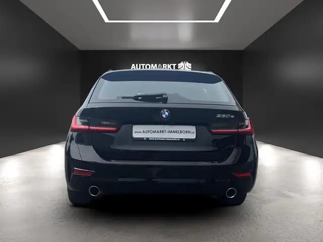 BMW 3 Series view 8