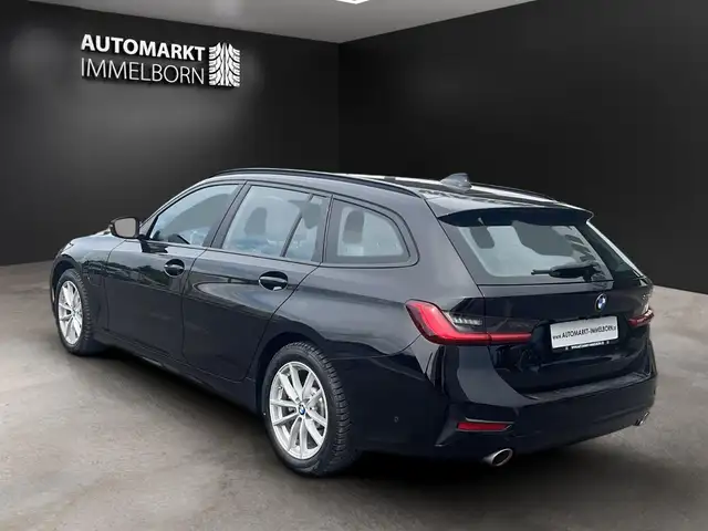 BMW 3 Series view 5