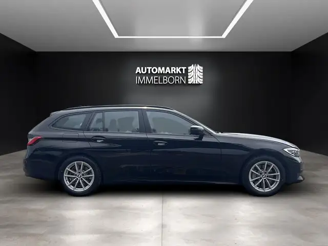 BMW 3 Series view 10