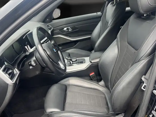 BMW 3 Series view 14
