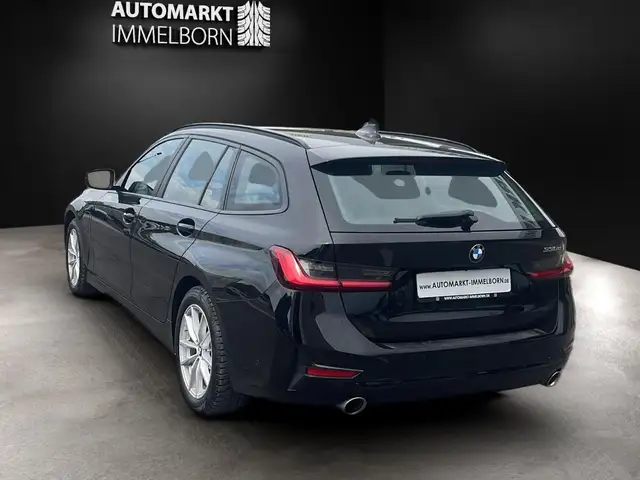 BMW 3 Series view 11