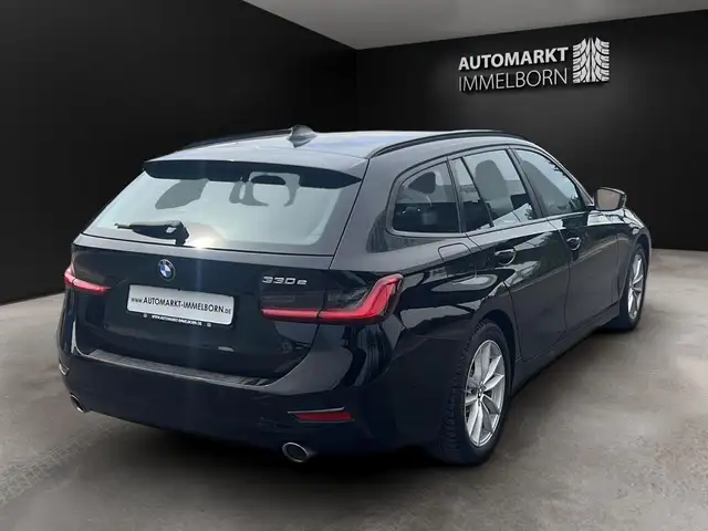 BMW 3 Series view 12