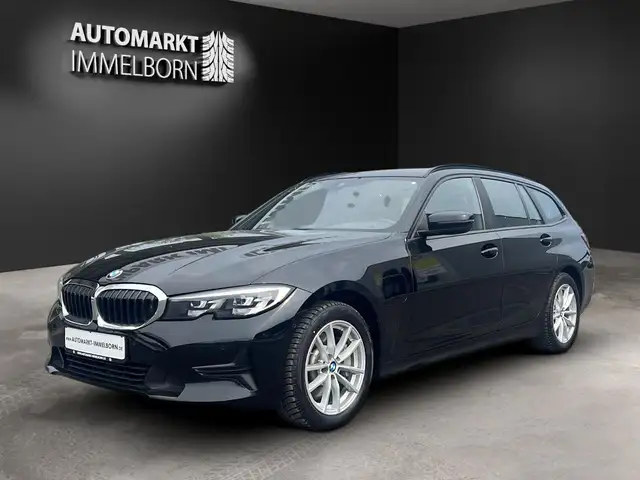 BMW 3 Series view 4