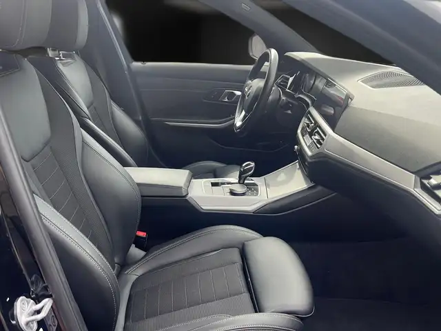 BMW 3 Series view 15