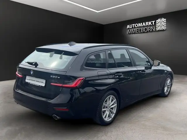 BMW 3 Series view 6