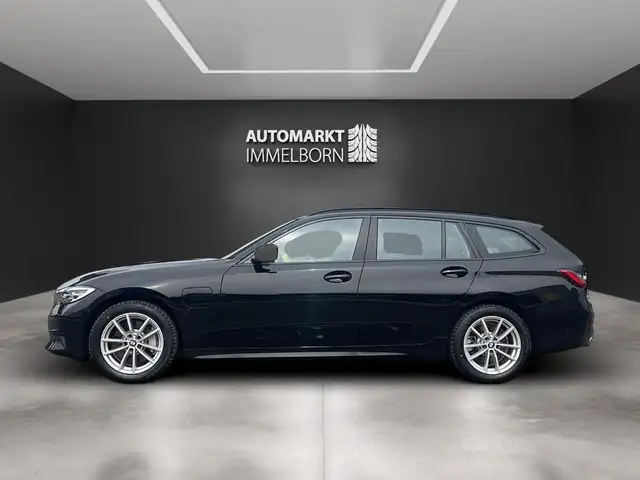 BMW 3 Series view 9
