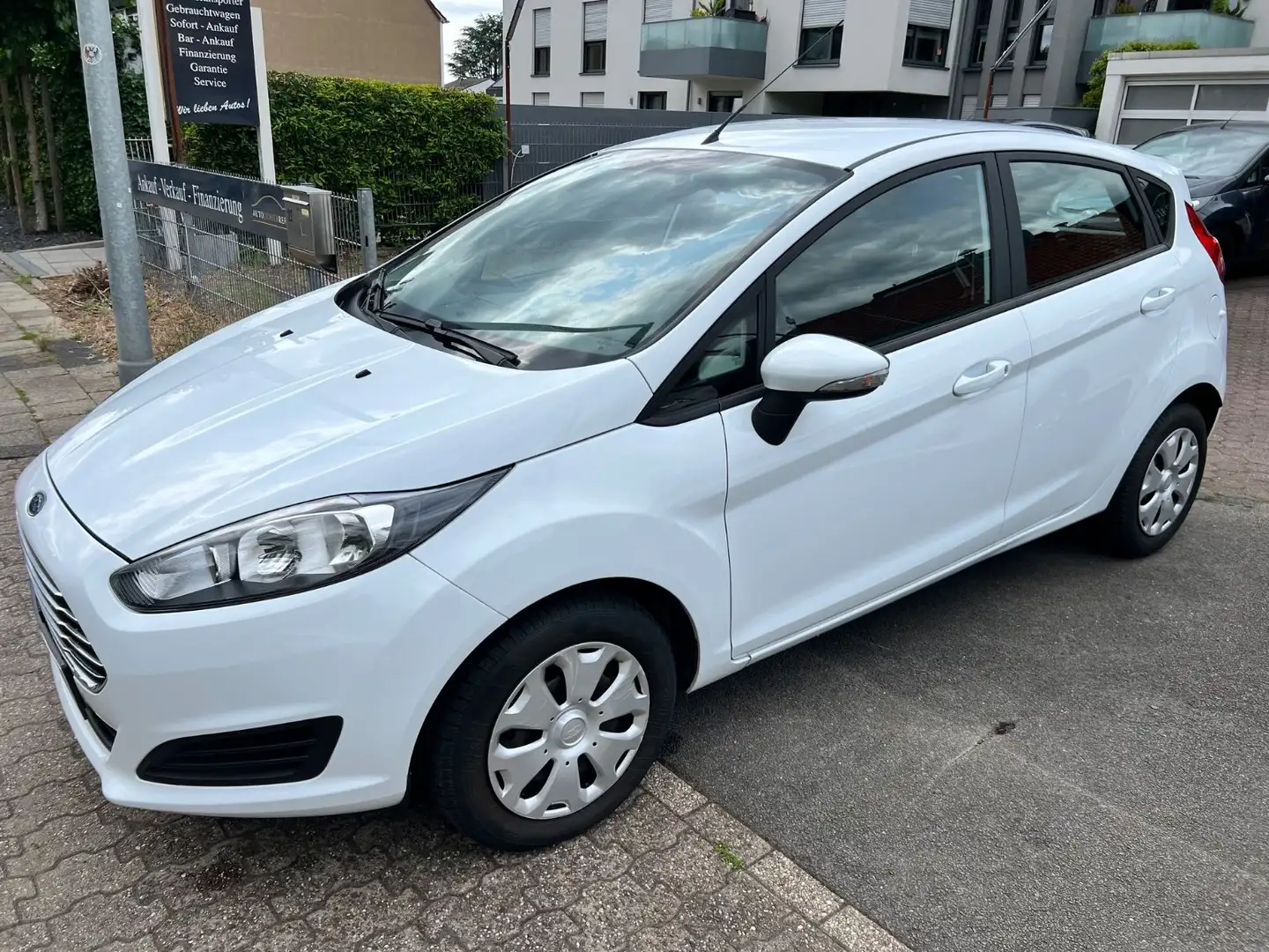 Ford Fiesta Ford Fiesta 1,25  /5 Türig/ TüvNeu/ USB/94000Km Blanc - 1