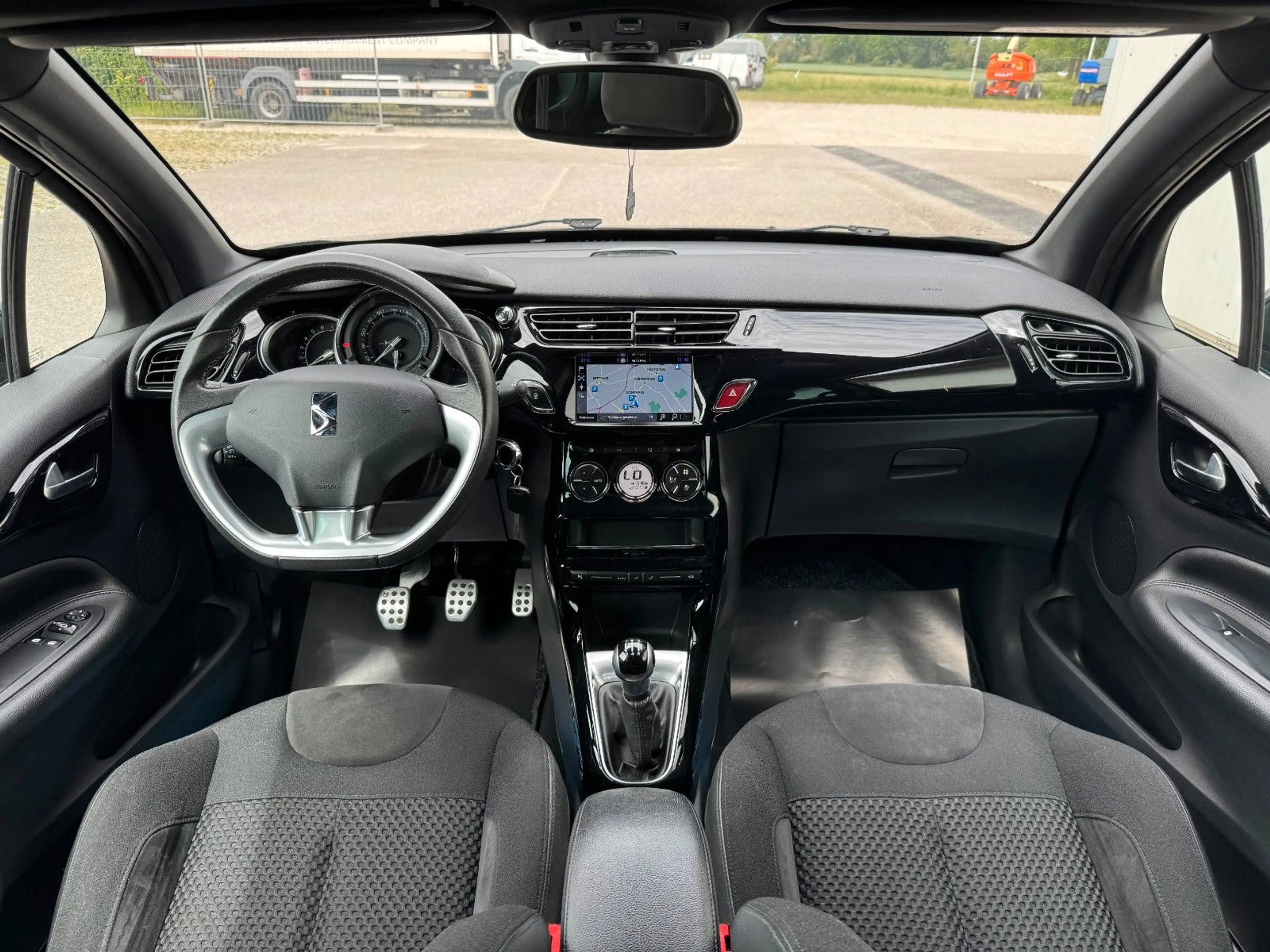 DS Automobiles DS 3 Cabrio So Chic *NAVI*LED*SHZ*KAM* — photo 10