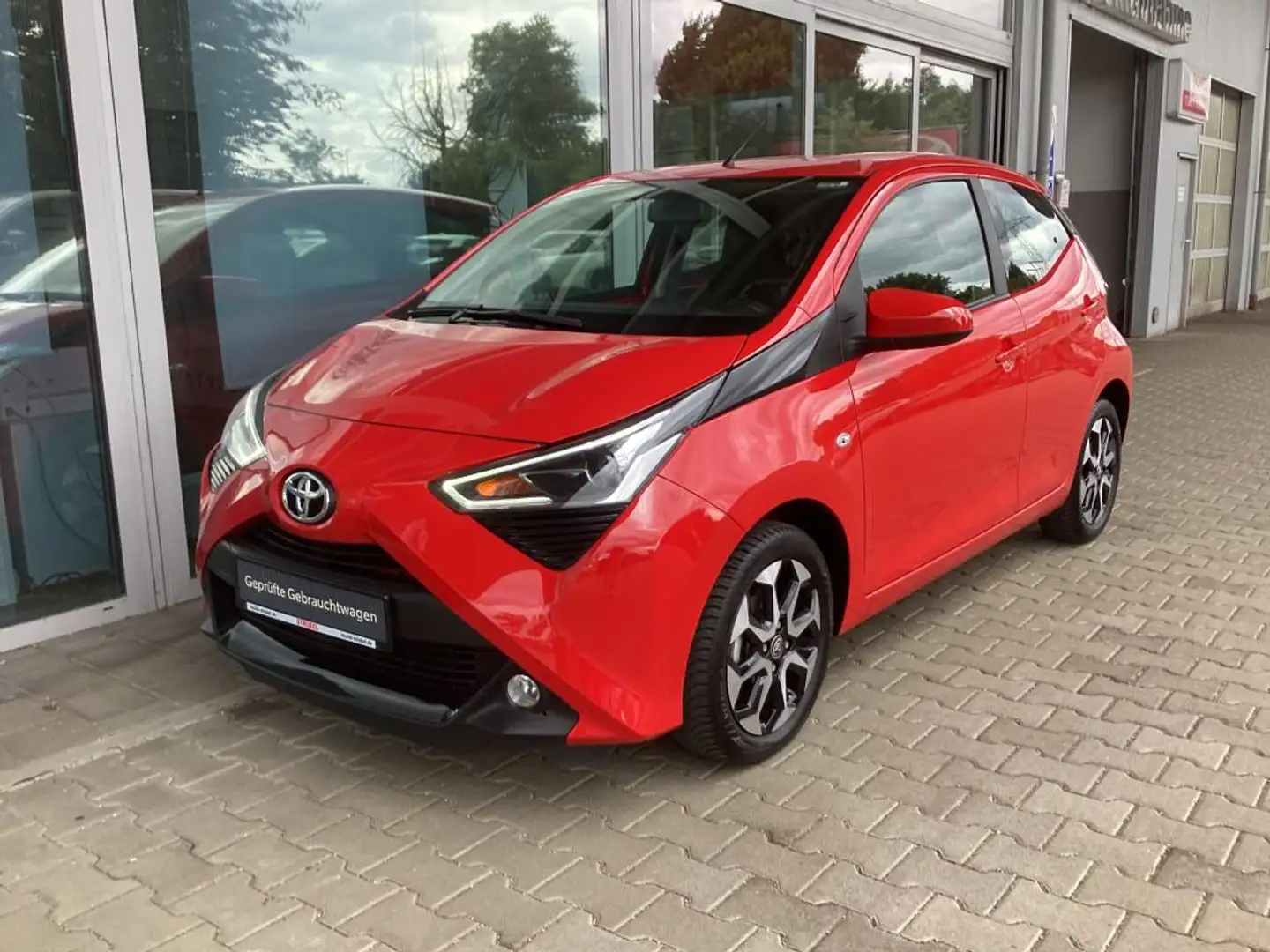 Toyota Aygo X x-shift x-play Team Deutschland Rosso - 2