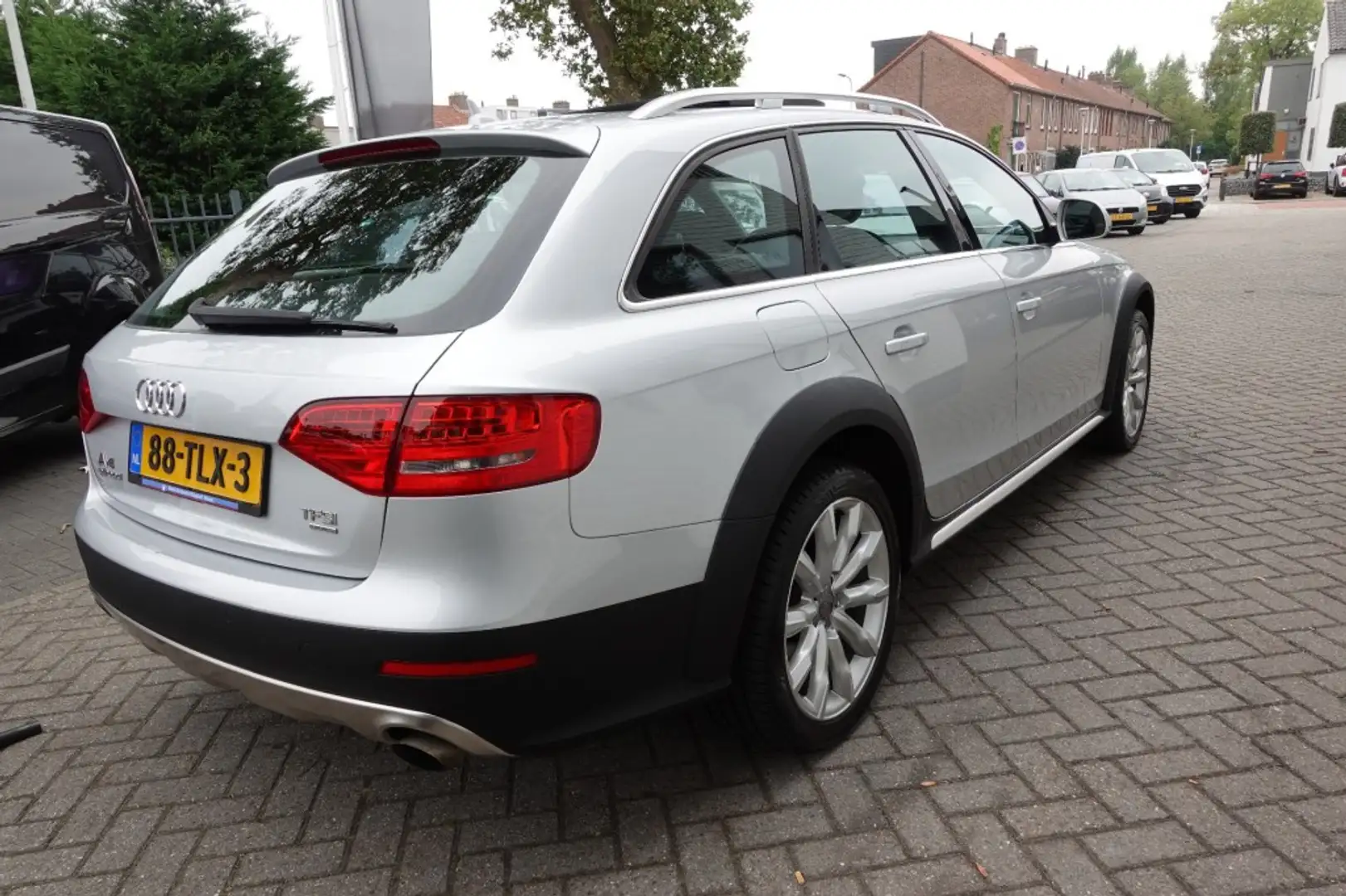 Audi A4 allroad 2.0 TFSI PRO LINE Schuifdak  All seasons Automaat Grijs - 2