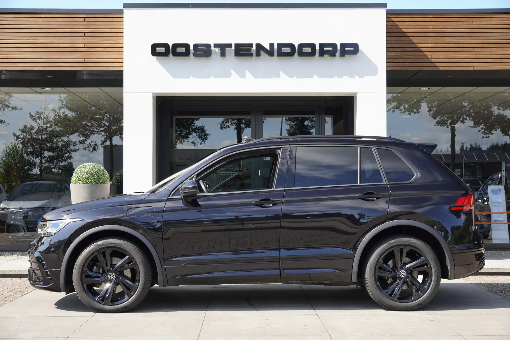Volkswagen Tiguan Volkswagen Tiguan 1.4TSI/245pk eHybrid R-Line Blac Zwart - 1